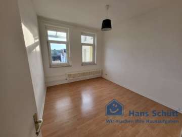 Altbau mit 3 Zimmern und 2 Balkonen, 24143 Kiel, Etagenwohnung