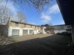 Bild - Mehrfamilienhaus mit 14 Garagen und Hofgebäude in Neumünster