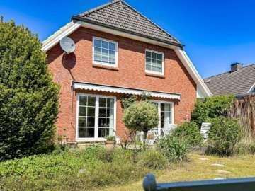 Neumünster – gepflegtes Einfamilienhaus mit Carport und Garten, 24539 Neumünster, Einfamilienhaus
