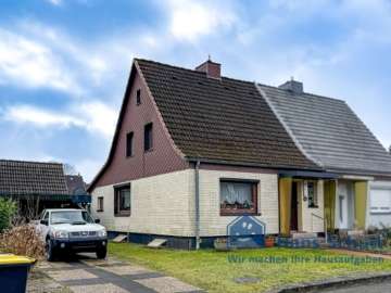 Flintbek – DHH mit Carport, Garage und viel Potential!, 24220 Flintbek, Doppelhaushälfte